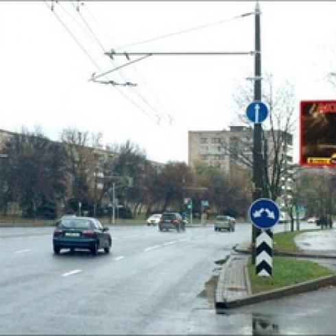 Сторона А - Минск, ул. Ванеева (через дорогу от д. №18)