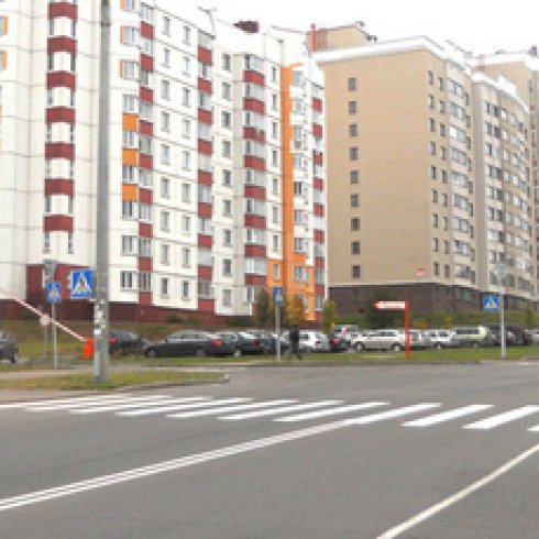 Сторона В - Минск, ул. Жиновича (через проезд от д.№ 4)